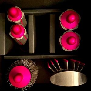 Dyson airwrap - part of Kit 7 only